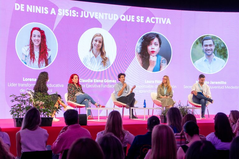 Formación técnica que impulsa la movilidad social: Cesde en el Foro WW4W