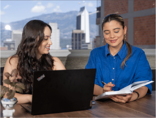 administrativo medellin@2x.png